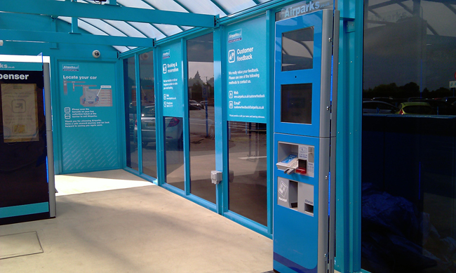 This 2 metre tall kiosk, comes with lower interactive 19'' display and a second, higher passive 19'' display for advertising purposes. At the rear of the unit a large passive of interactive third screen could replace the static advertisment area.
